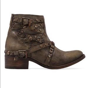 Halo bootie. Freebird by Steven. Size 7.